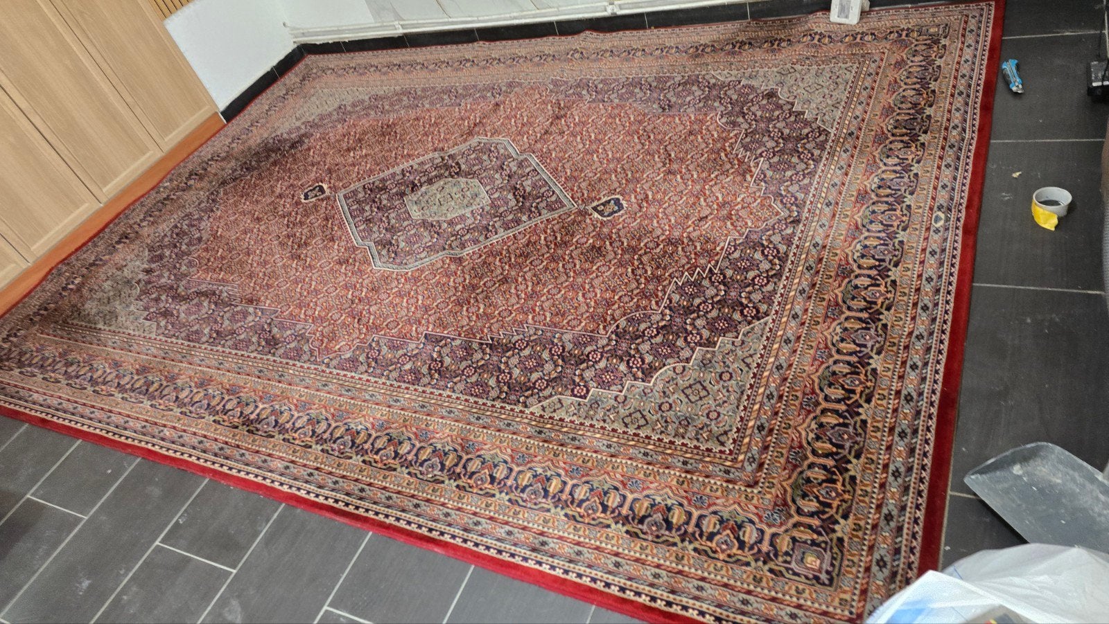 très jolie tapis couleur rouge dimensions 250cmx350cm  propr, Rouge