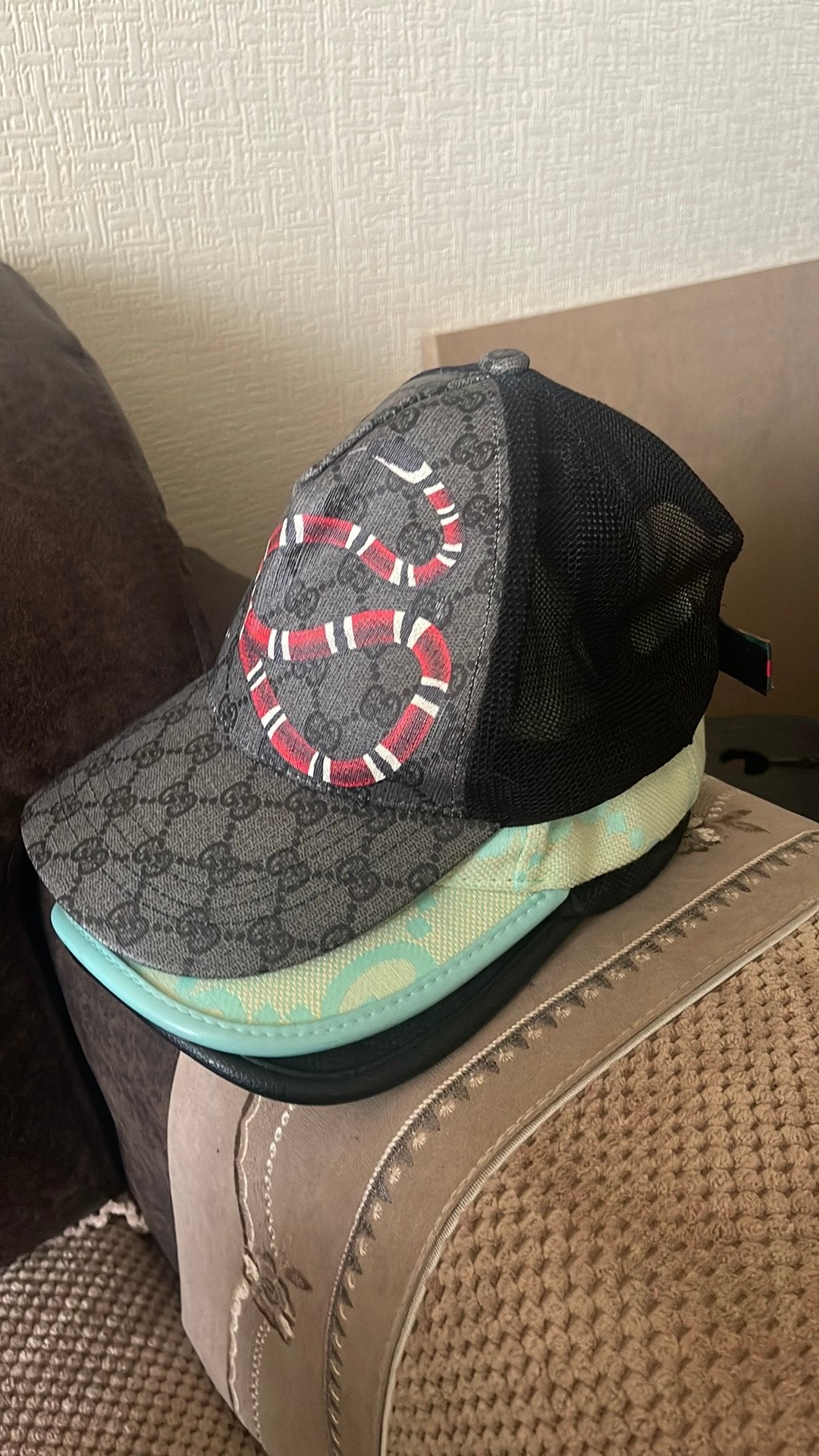 Gucci petten, Enlèvement, Comme neuf