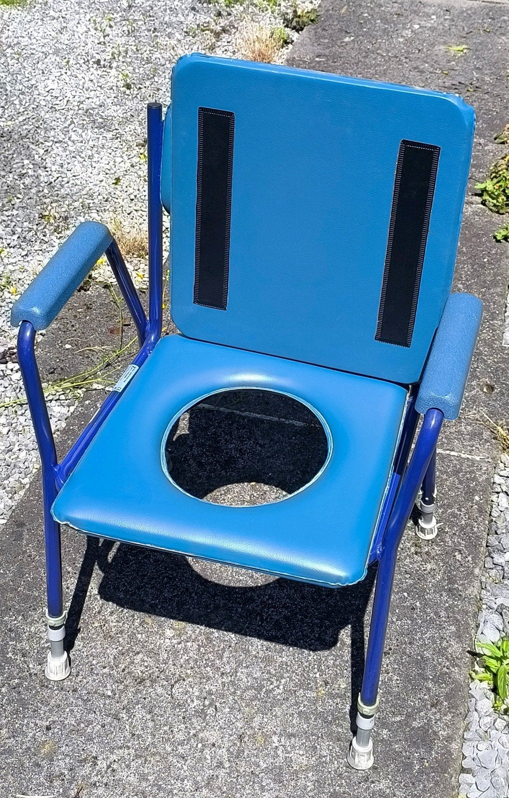 Chaise percée, Enlèvement