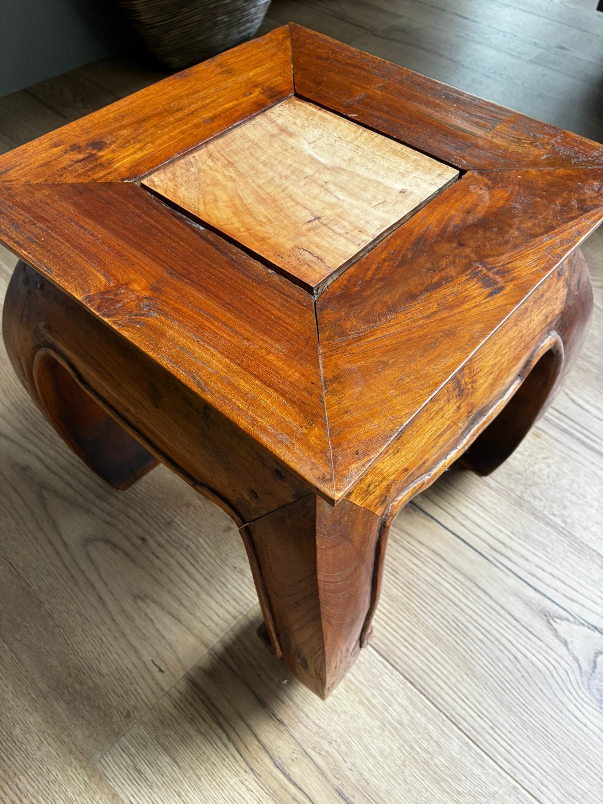 Bijzettafel in koloniaalse/Aziatische stijl,, Huis en Inrichting, Ophalen, Minder dan 45 cm, Minder dan 55 cm, Gebruikt