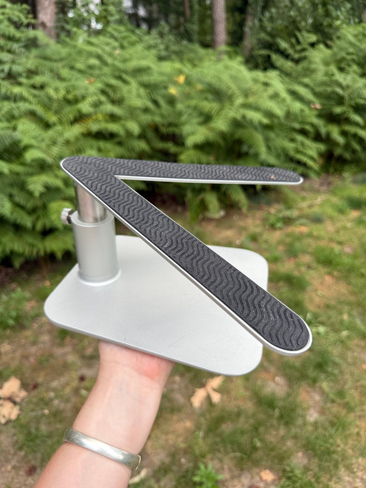 Verstelbare laptopstaander Hirise for MacBook, Computers en Software, Laptopstandaarden, Ophalen, Gebruikt, In hoogte verstelbaar