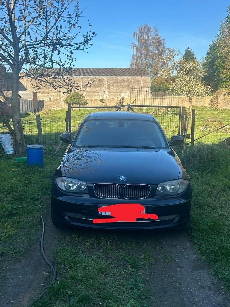 Bmw série 1 2011 5 portes noire 290.000 km, Autos, Achat, 5 portes, Particulier, Série 1