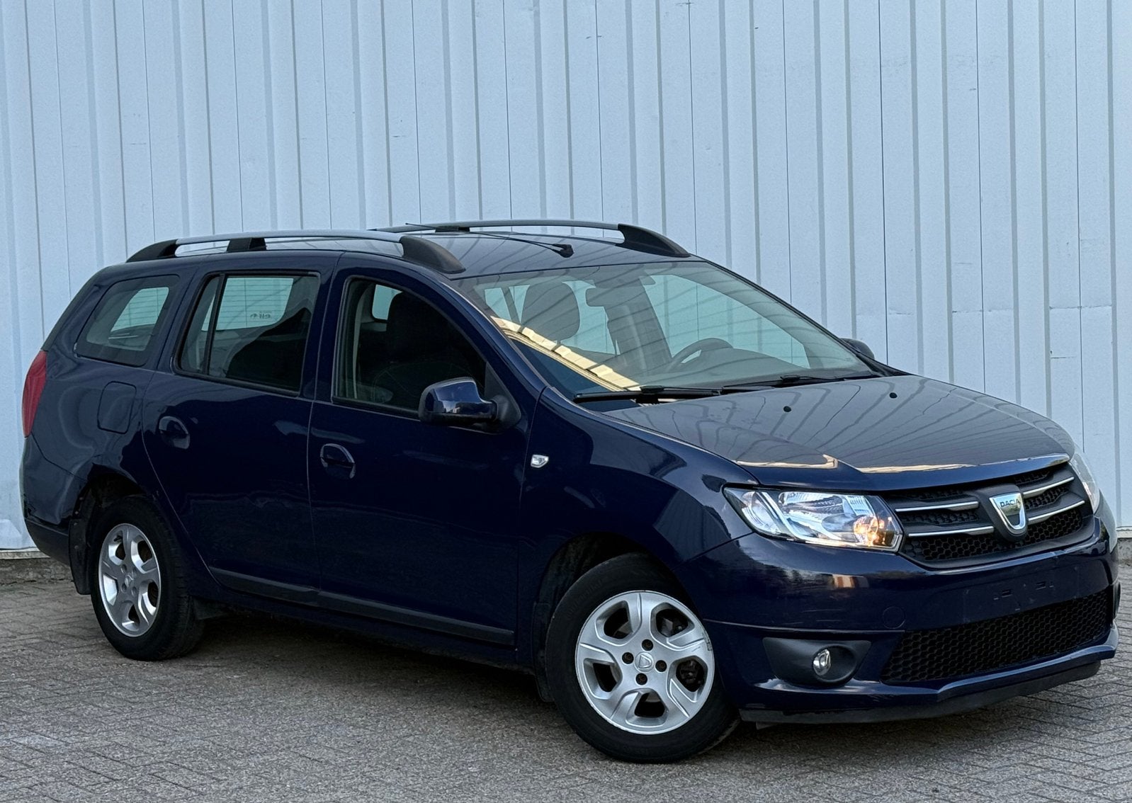 - Dacia Logan MCV - 0.9 essence - 2016 - 101 000 km - Euro 6, Autos, Achat, 898 cm³, Entreprise, Noir