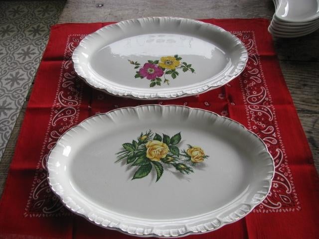 2 ovale brocante stenen schalen, niet geschonden, Huis en Inrichting, Ophalen of Verzenden, Zo goed als nieuw
