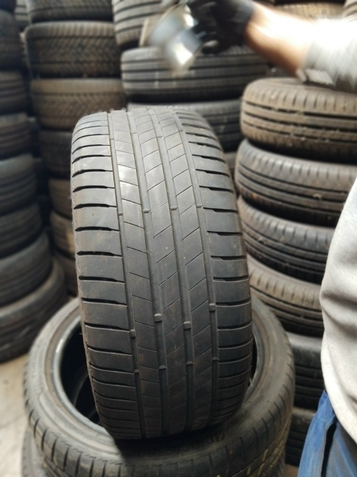 2354019 235/40/19 235 40r 19 été Bridgestone, Enlèvement