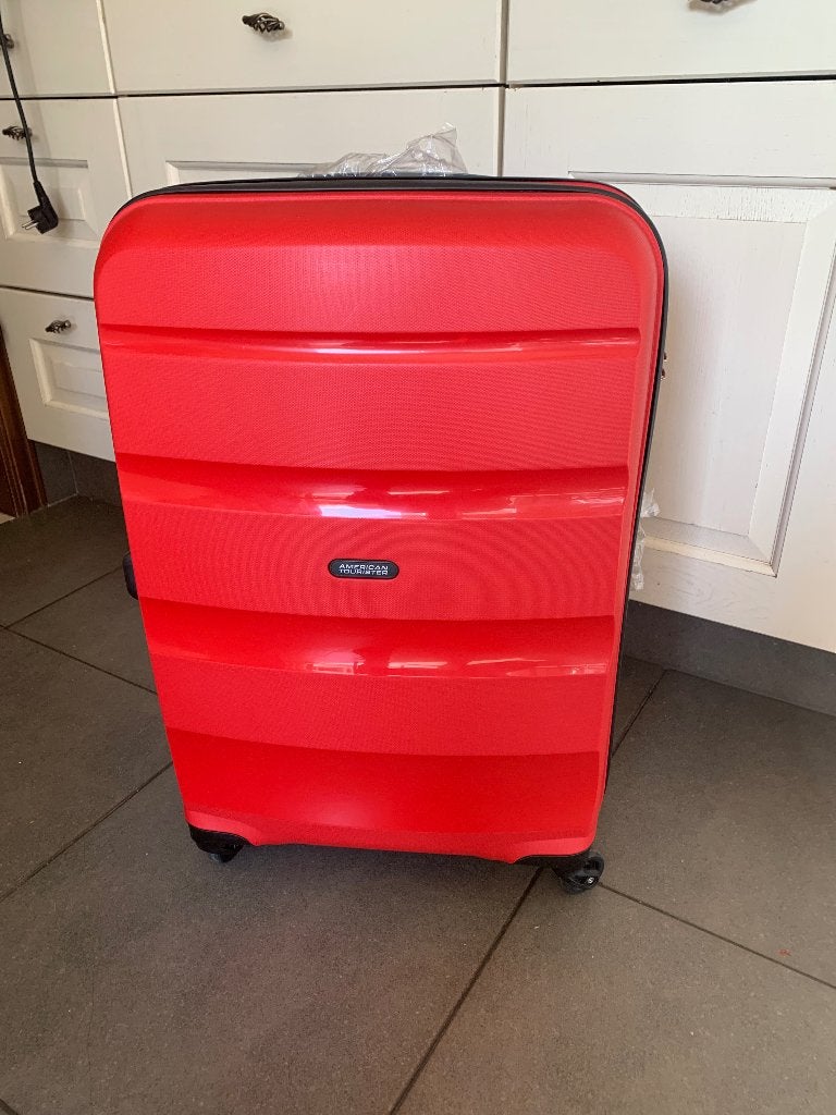 American Tourister rode reiskoffer – Nieuwstaat, Ophalen, Nieuw, Wieltjes