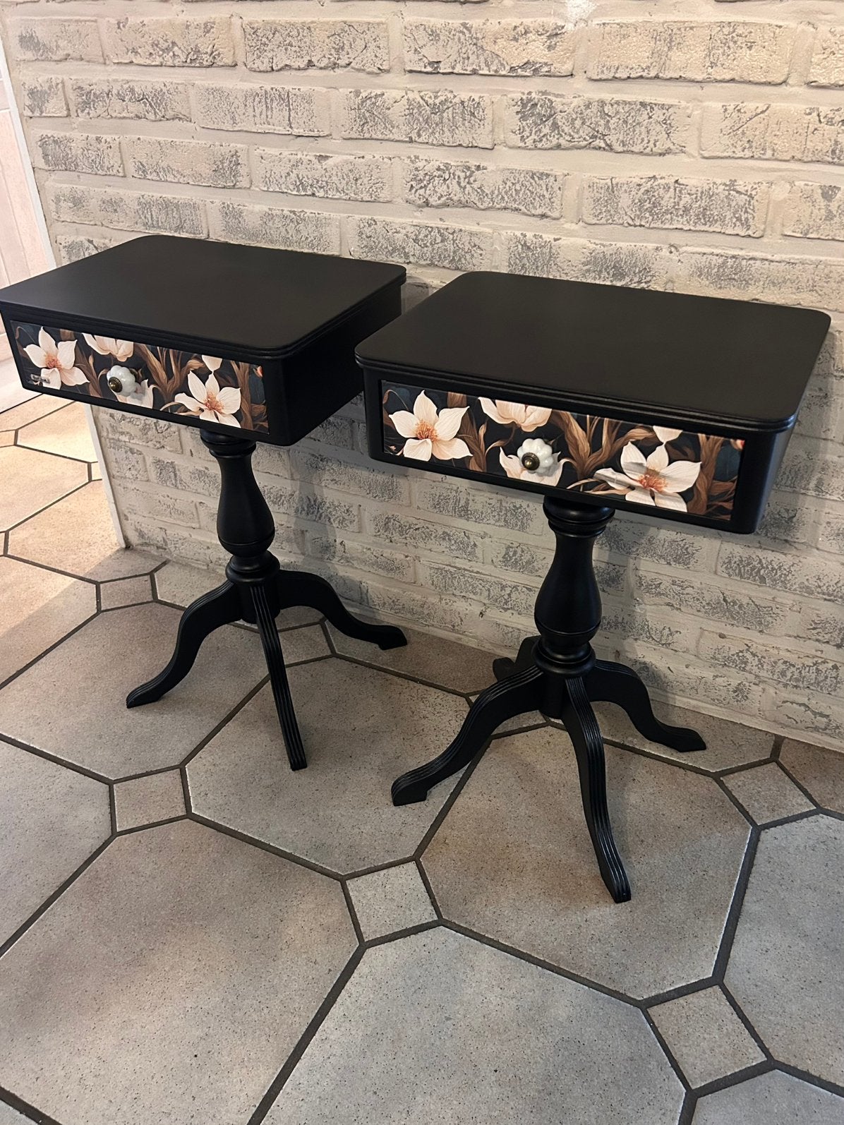 Set de 2 tables de chevet classique — Lovely Vintage, Comme neuf, Moins de 45 cm, Enlèvement, 55 à 70 cm