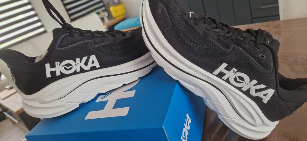 HOKA Clinton 10 maat 44, Ophalen