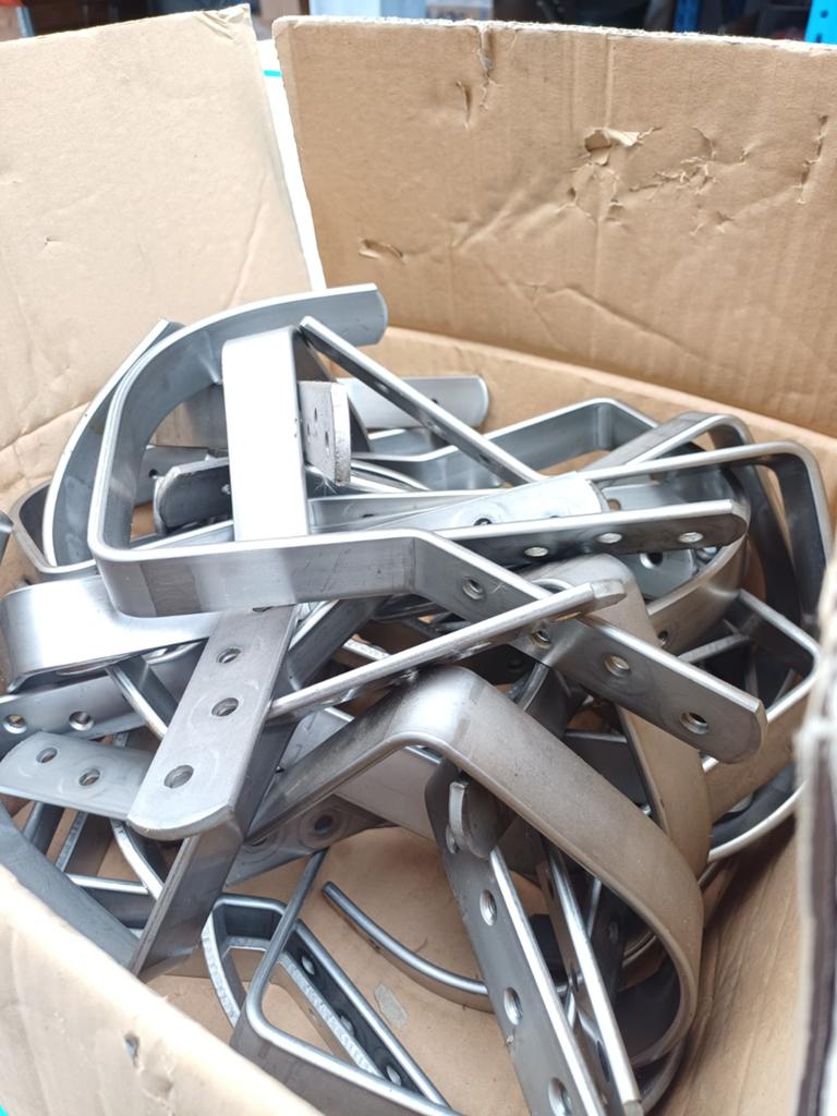Verschillende loodgietersmaterialen, Kleding | Dames, Kledinghangers, Ophalen