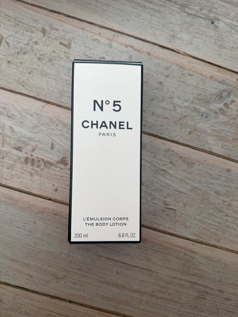 Chanel N5 Émulsion pour le corps, Handtassen en Accessoires, Uiterlijk | Lichaamsverzorging, Ophalen of Verzenden, Nieuw, Bodylotion, Crème of Olie
