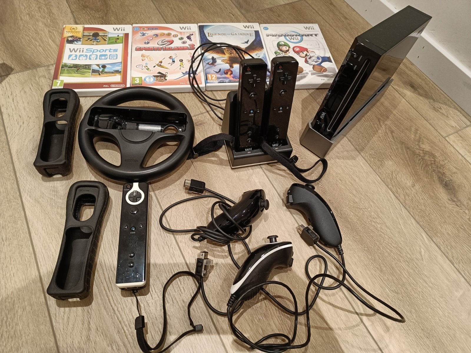 WII, Games en Spelcomputers, Ophalen, Zo goed als nieuw, Met 3 controllers of meer, Met games