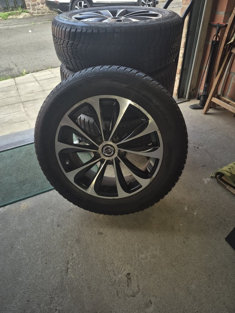 vend jantes et pneus hiver nissan qashqai J11, Auto-onderdelen, Ophalen, Banden en Velgen, 17 inch, Winterbanden