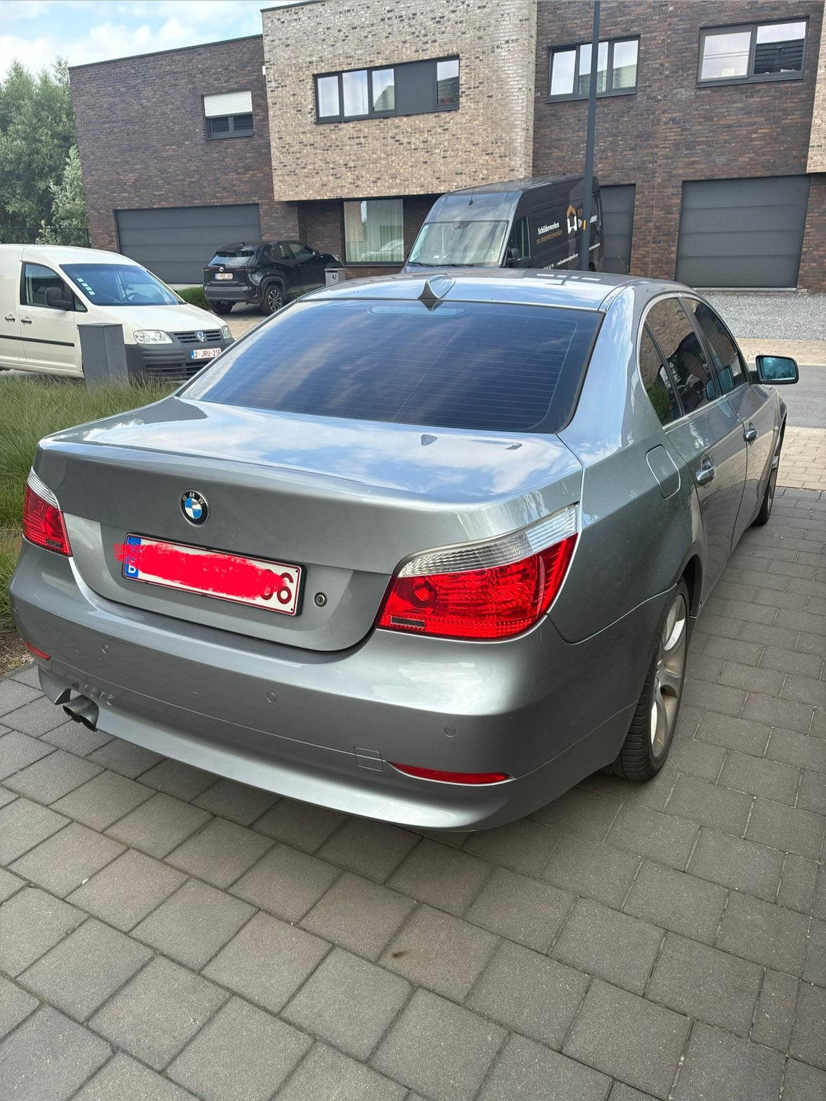 Bmw 520i, E60, option complèt, automatique, essence, 185 dkm, Cuir, Argent ou Gris, Entretenue par le concessionnaire, Noir
