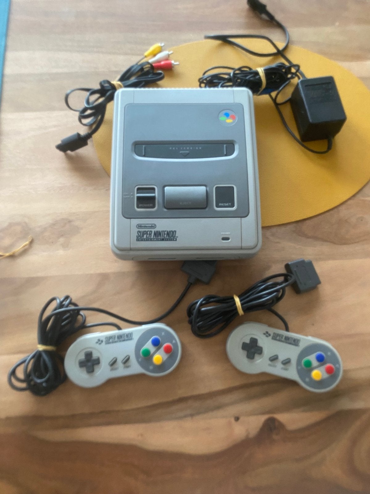 Super Nintendo  + 2 manettes + 1 jeu, Games en Spelcomputers, Spelcomputers | Nintendo Super NES, Zo goed als nieuw, Ophalen