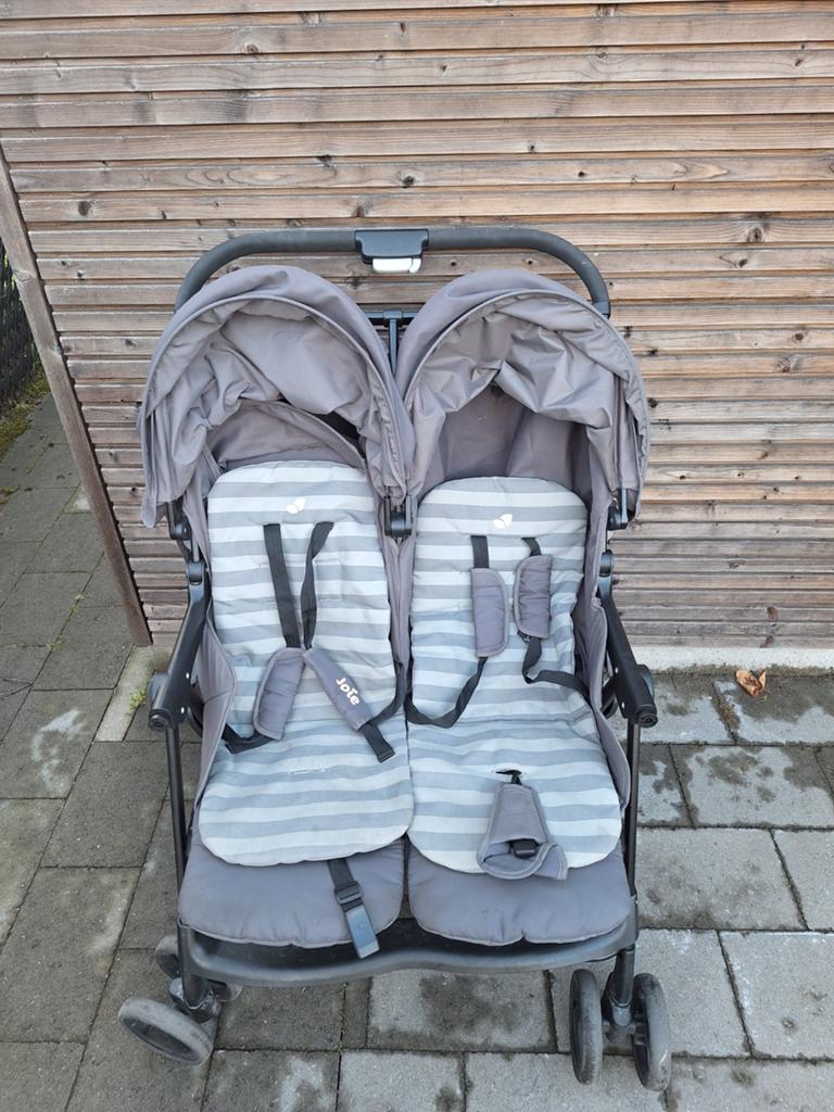 Gemakkelijke tweeling plooibuggy, Kinderen en Baby's, Ophalen