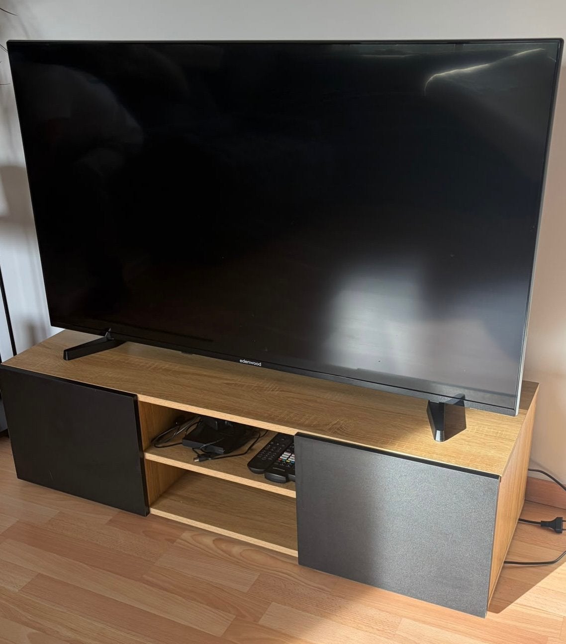 Meuble Télévision  L144 X H32 X l40, 25 à 50 cm, Moins de 100 cm, Comme neuf, 100 à 150 cm