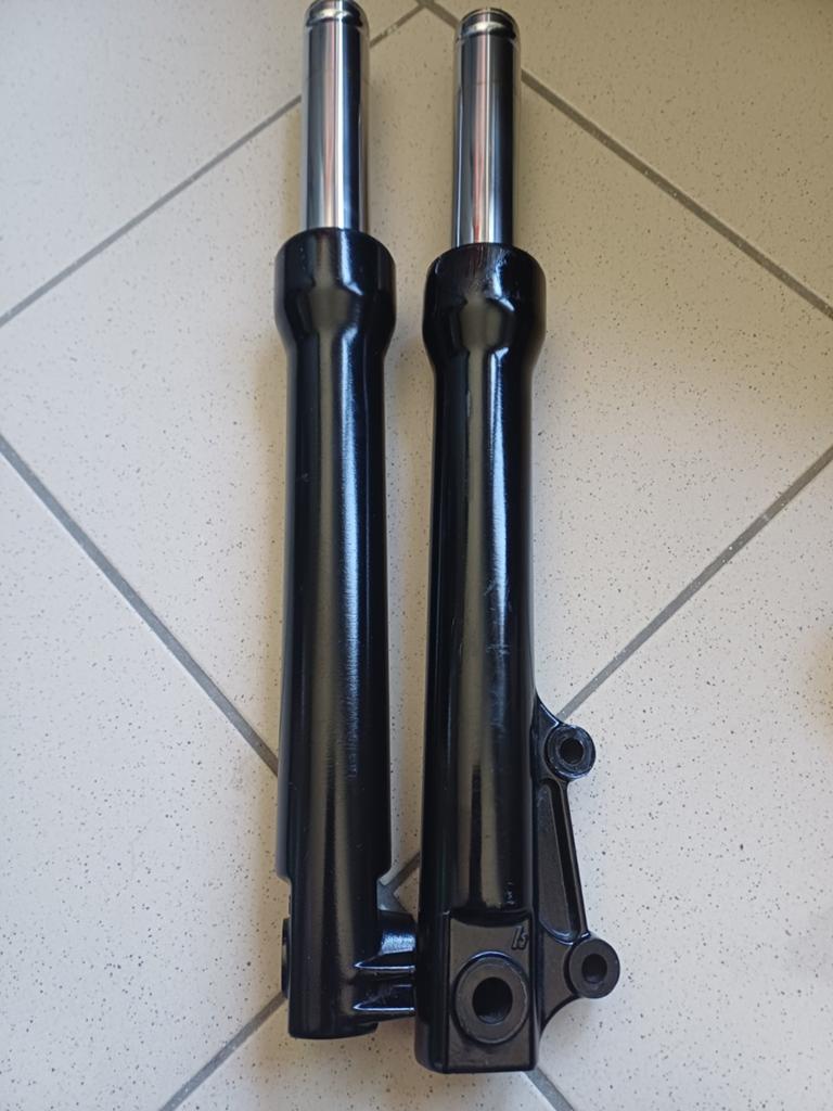 Voorpoten links en rechts. gts toscana dynamic scooter., Ophalen, Zo goed als nieuw