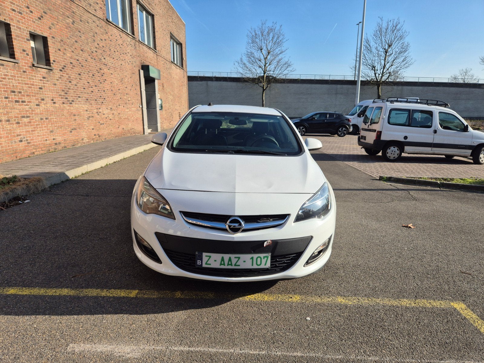 Opel Astra j, Auto's, Euro 5, Zwart, Wit, Handgeschakeld