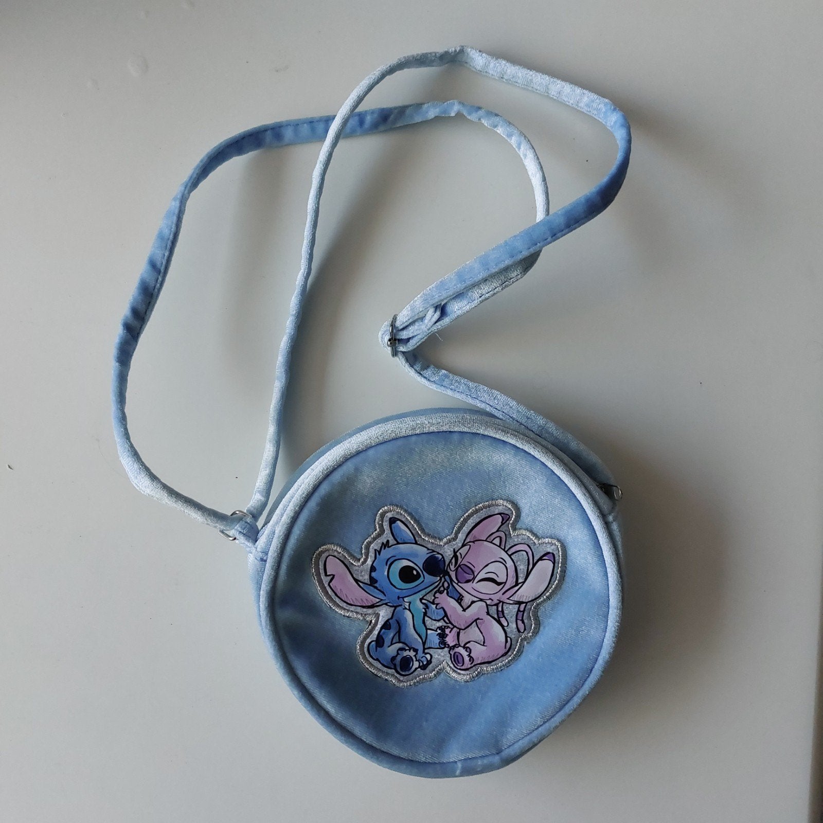 Blauwe ronde schoudertas van Stitch en Angel van Disney., Ophalen, Zo goed als nieuw, Blauw, Overige merken