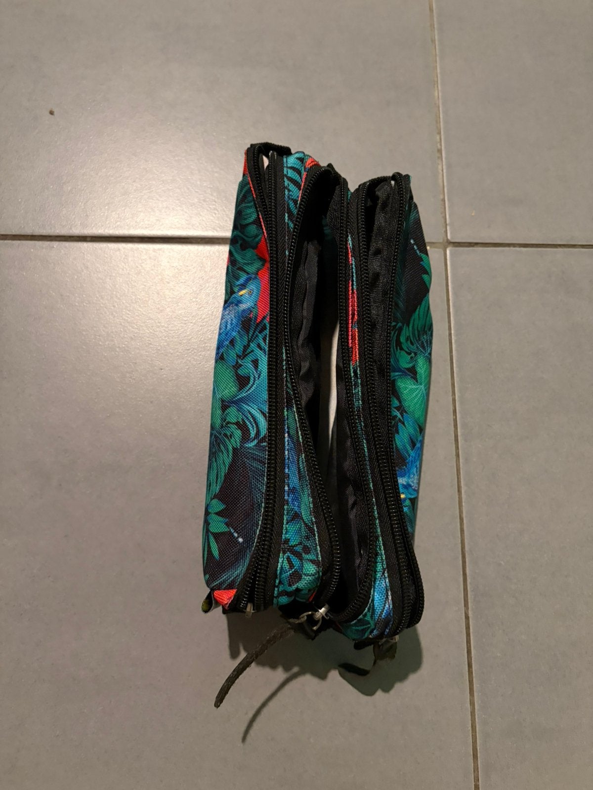 Trousse à crayons Kangourou Tropical Forest 3 compartiments, Enlèvement ou Envoi, Comme neuf