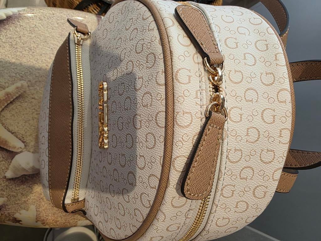 Guess handtas, Ophalen