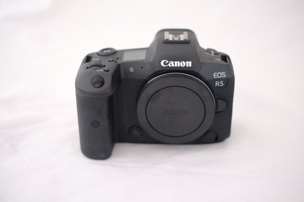 Canon R5 Body - 3.340 clicks, Sans zoom optique, Canon, Comme neuf, Chargeur
