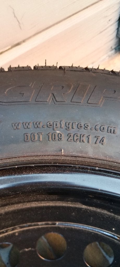 Auto reserve band Suzuki Vitara, Neuf, 215 mm, 4 Saisons, 16 pouces