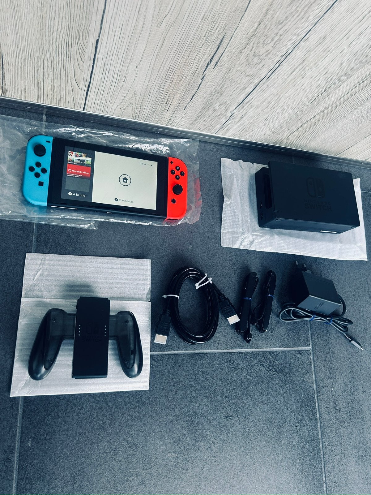 Nintendo switch v2, Consoles de jeu & Jeux vidéo, Consoles de jeu | Nintendo Switch, Enlèvement ou Envoi, Comme neuf