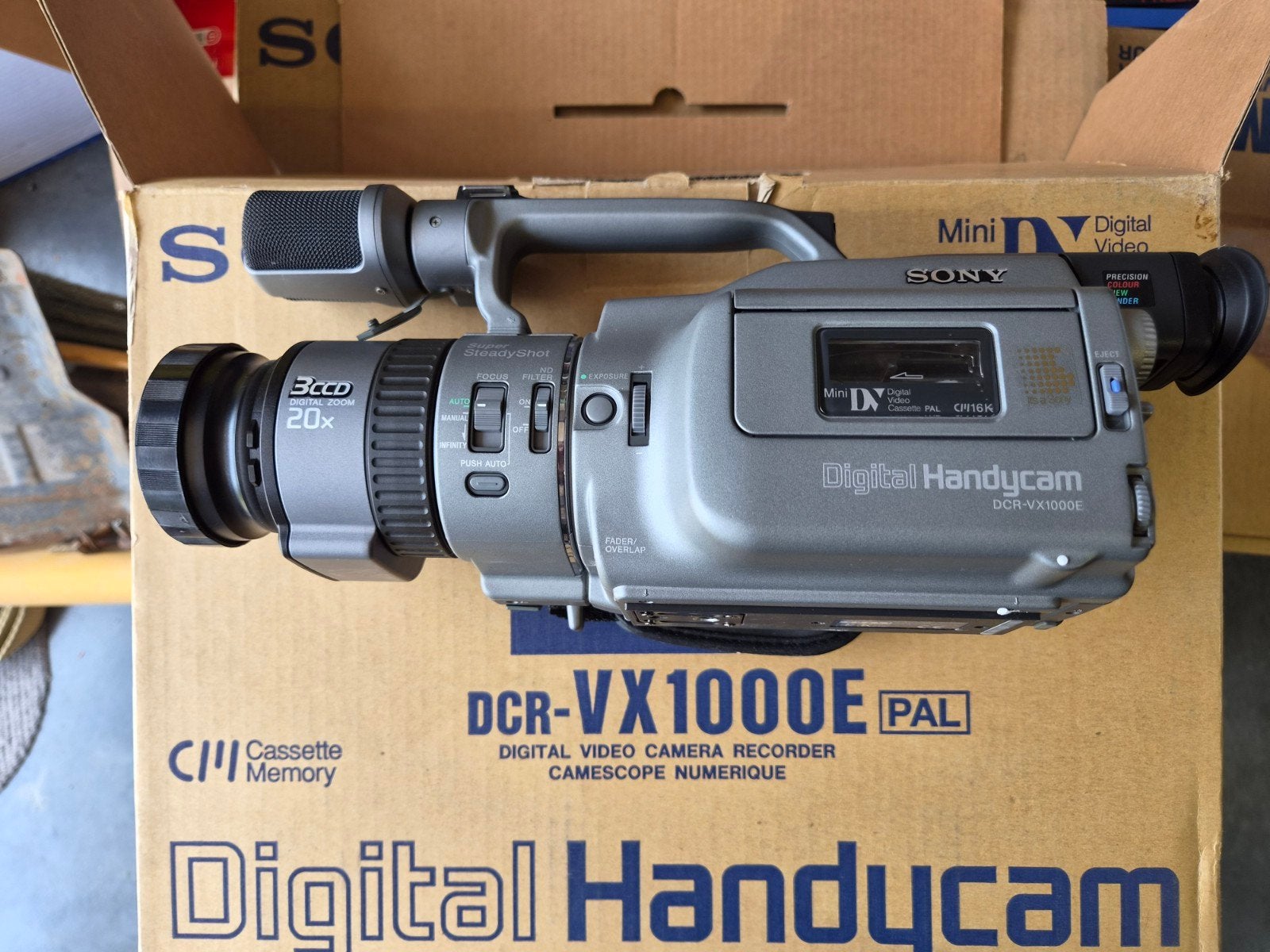 Caméscope MiniDV haut de gamme Sony DCR-VX1000E, Full HD, Enlèvement ou Envoi, Caméra, Utilisé