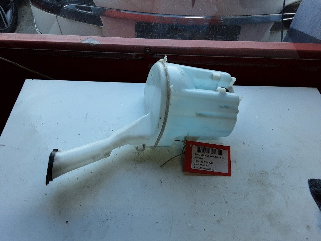 LAVE-GLACE RESERVOIR AVANT Toyota Yaris Verso (P2), Mevr. I. Hauben, Toyota, Utilisé, Rue de l'Espoir 34 34
4030  GRIVEGNÉE, BE