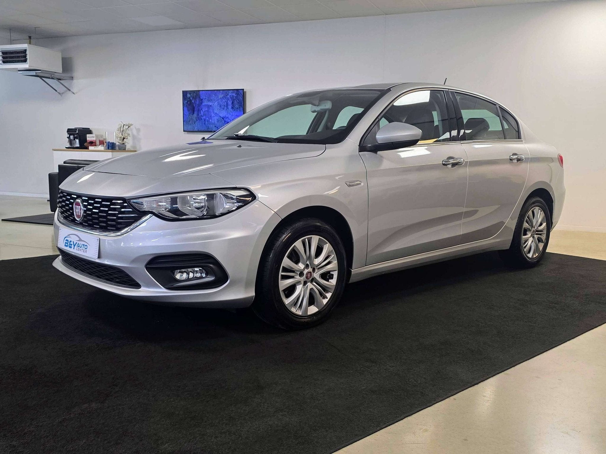 Fiat Tipo 1.6 D Euro6 Lounge Business / Camera / Navi, Autos, Achat, Entreprise, Boîte manuelle, Beige