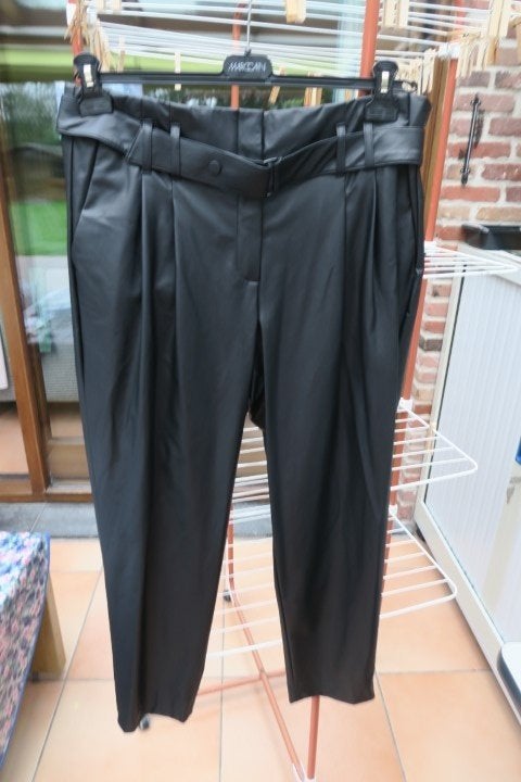 Broek nieuw zwart lederlook riem R. Rossi mt 42, Enlèvement ou Envoi, Longs, R. Rossi, Noir