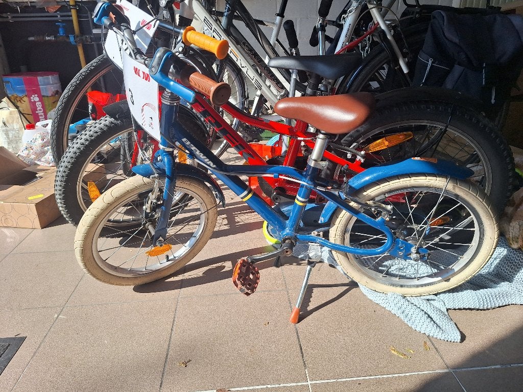 BTWIN kinderfiets 16 inch – zeer nette staat, Ophalen, Zijwieltjes, Velgrem, B-Twin