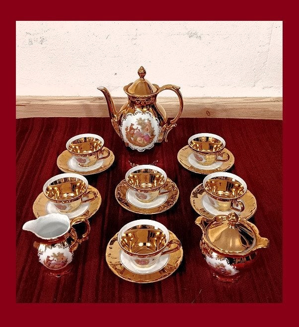service de table porcelaine doré impeccable ., Antiquités & Art, Antiquités | Services (vaisselle) complet, Enlèvement ou Envoi