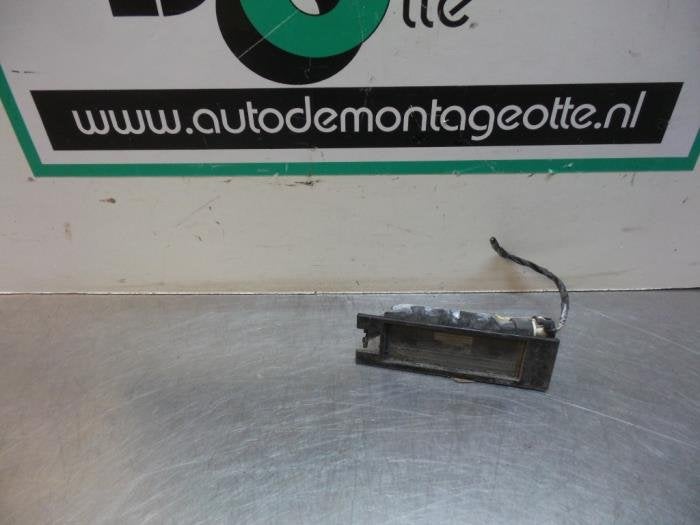 Eclairage immatriculation d'un Opel Corsa (Corsa C 00-), -, Opel, Utilisé, -