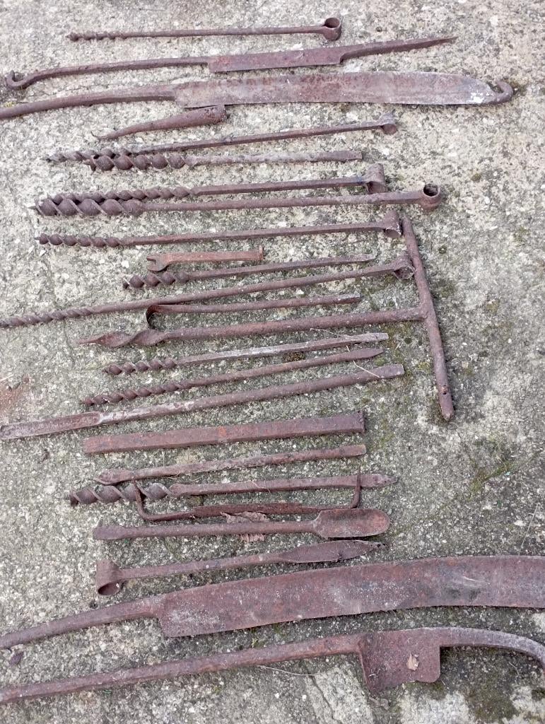 Ancien outils, Enlèvement