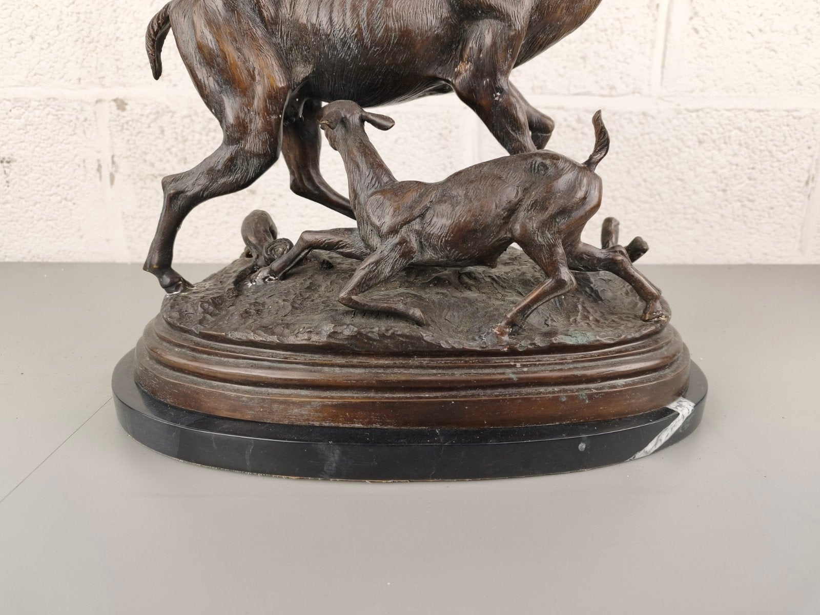 Groot bronzen beeld met herten, Antiek en Kunst, Ophalen