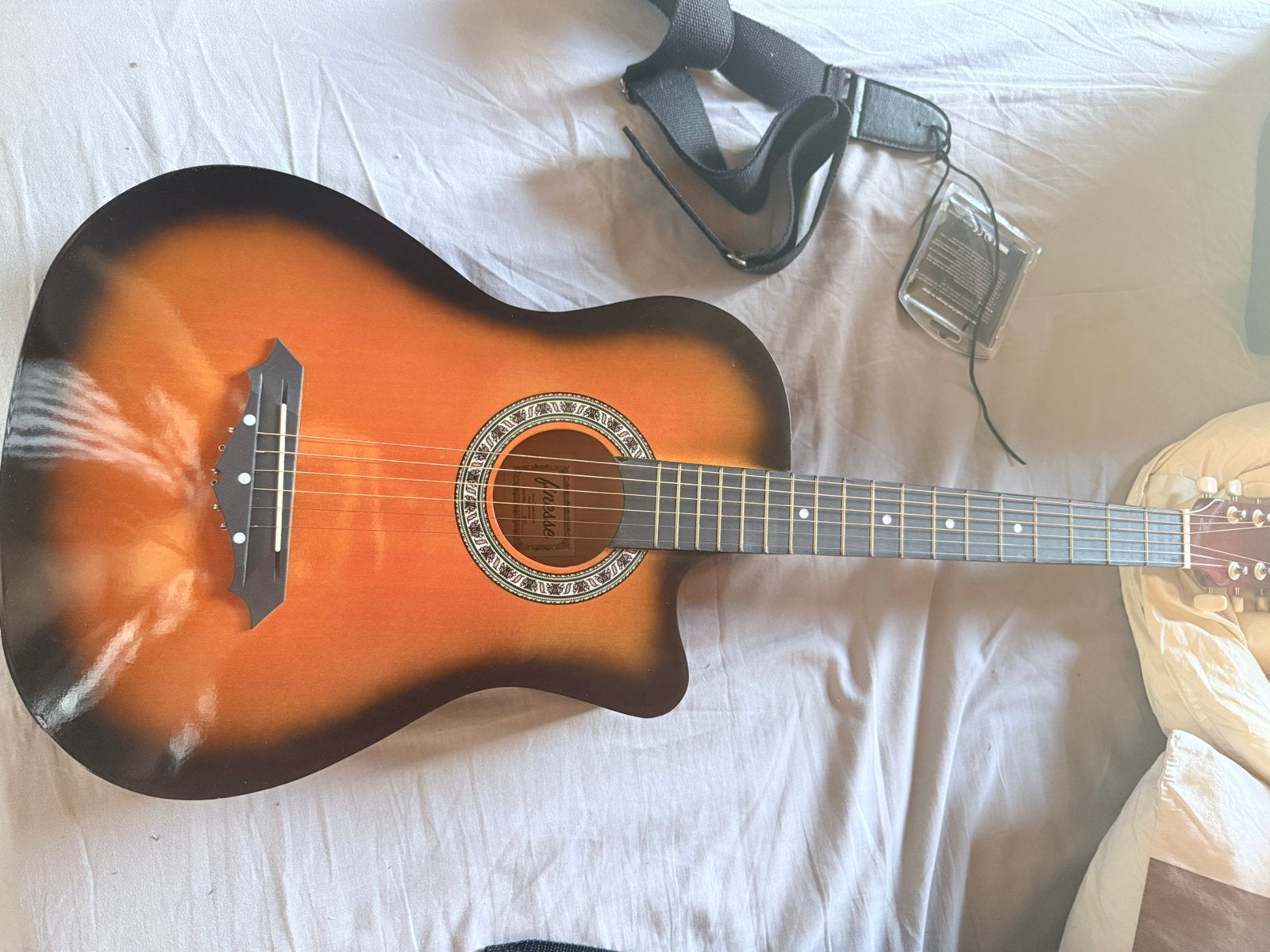 Akoestische gitaar met tas, capo, riem en stemmer, Muziek en Instrumenten, Ophalen, Zo goed als nieuw, Western- of Steelstringgitaar