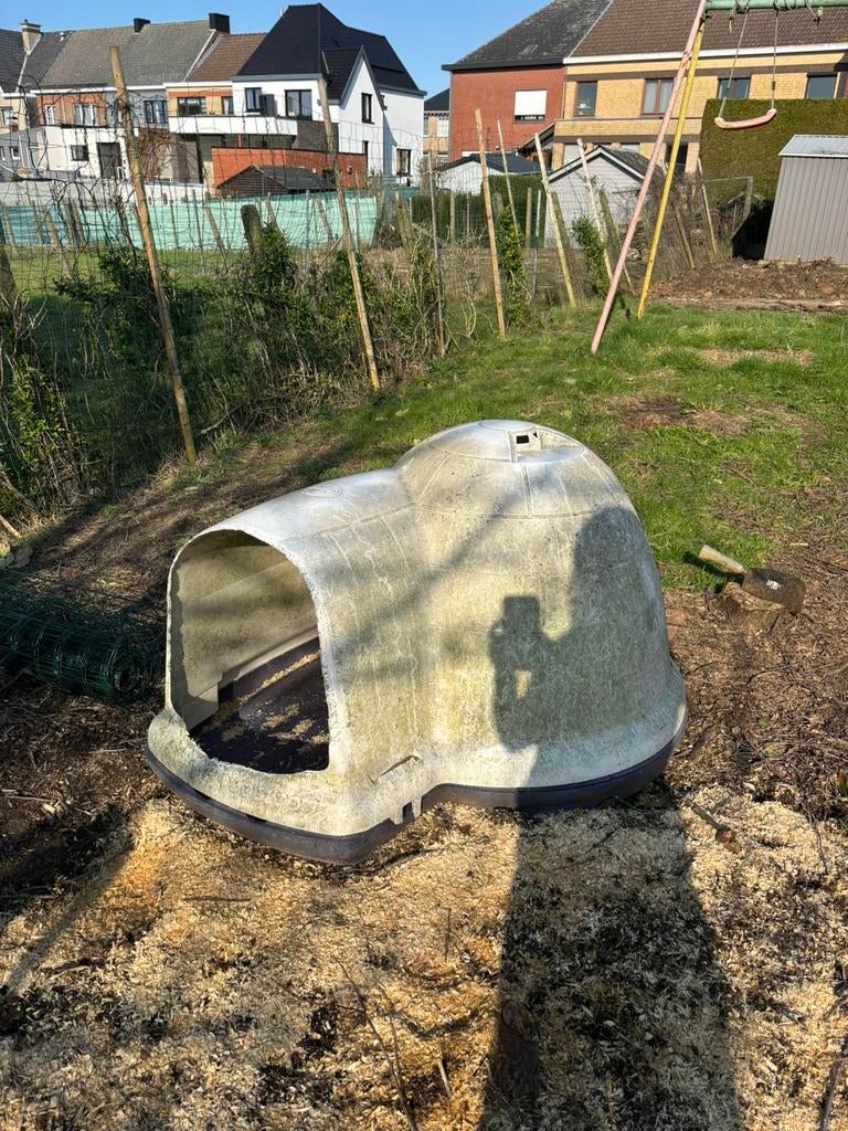 Iglo beschutting + 2 voederbakken, Dieren en Toebehoren
