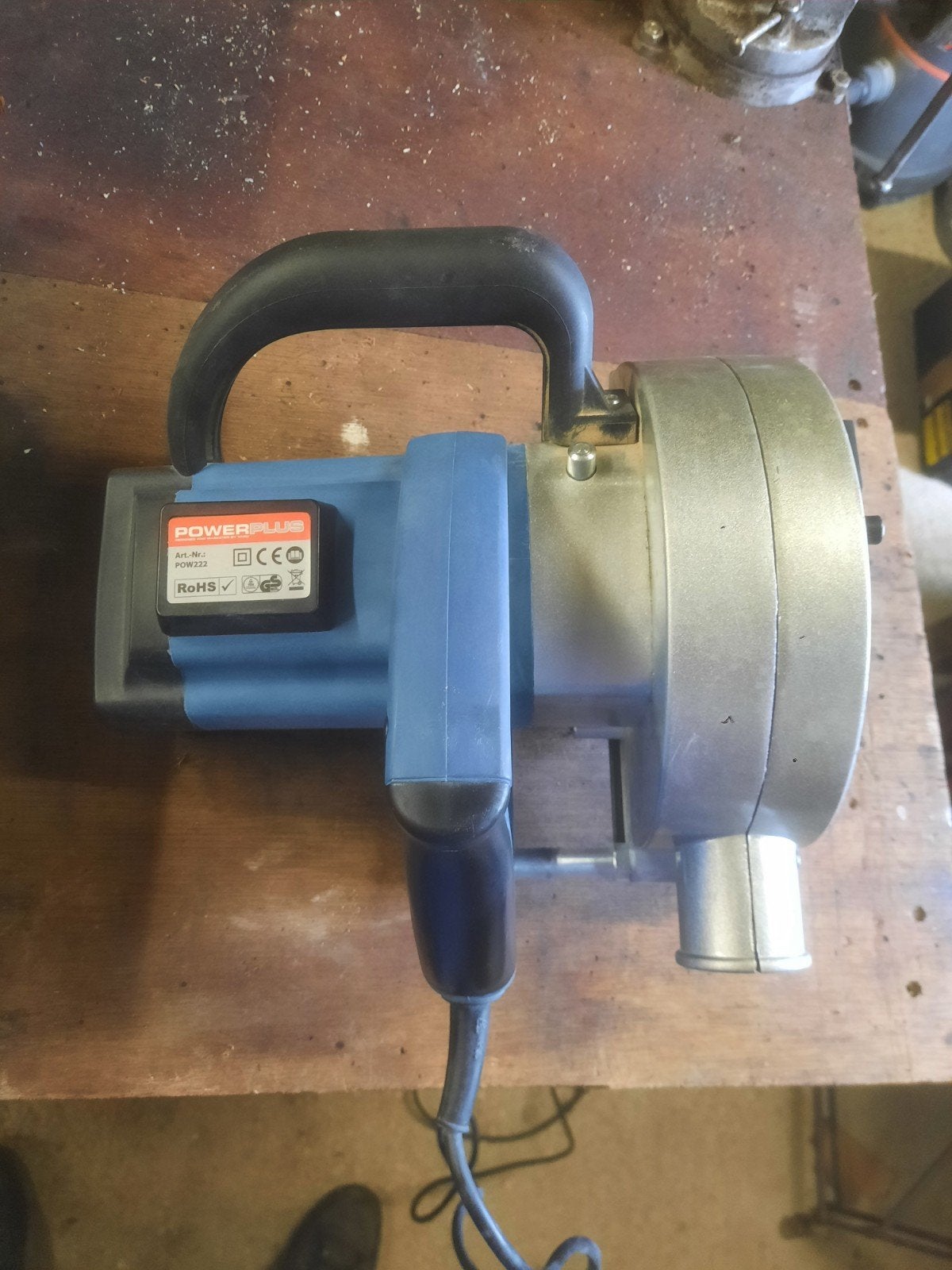 Machine pour faire des saignées dans les murs., Enlèvement