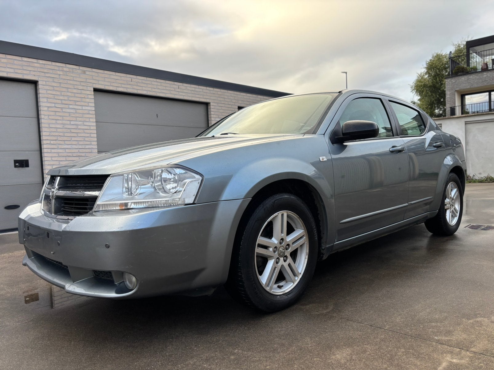 Dodge Avenger CRD SXT - 2.0 Diesel - 152 000 Km - Gekeurd, Auto's, Voorwielaandrijving, Beige, Leder, 5 deurs