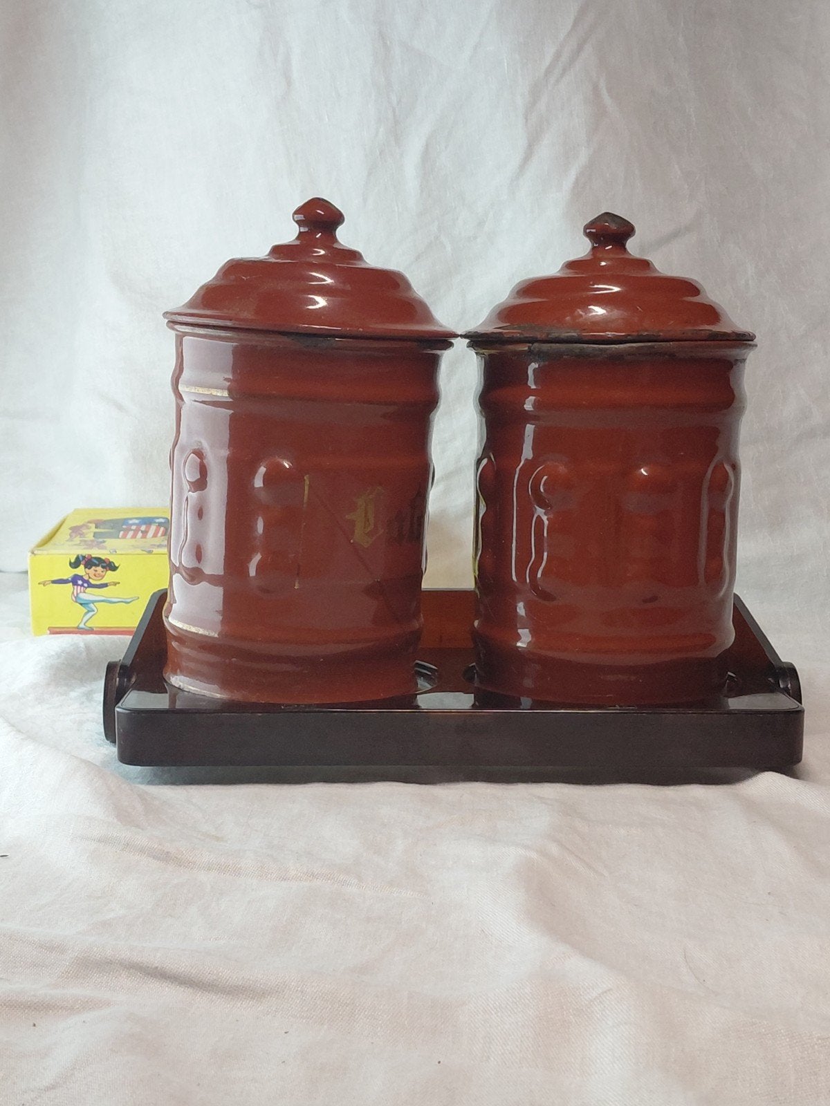 Duo ancien pots à Café et Chicorée en tôle émaillée marron –, Enlèvement