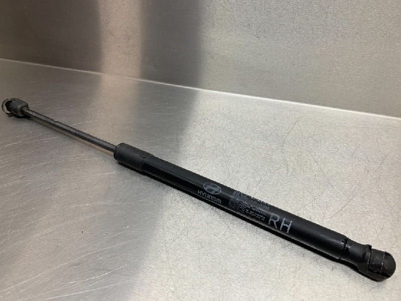 VERIN A GAZ ARRIÈRE DROIT Hyundai i20 (01-2008/12-2015), Utilisé, Hyundai