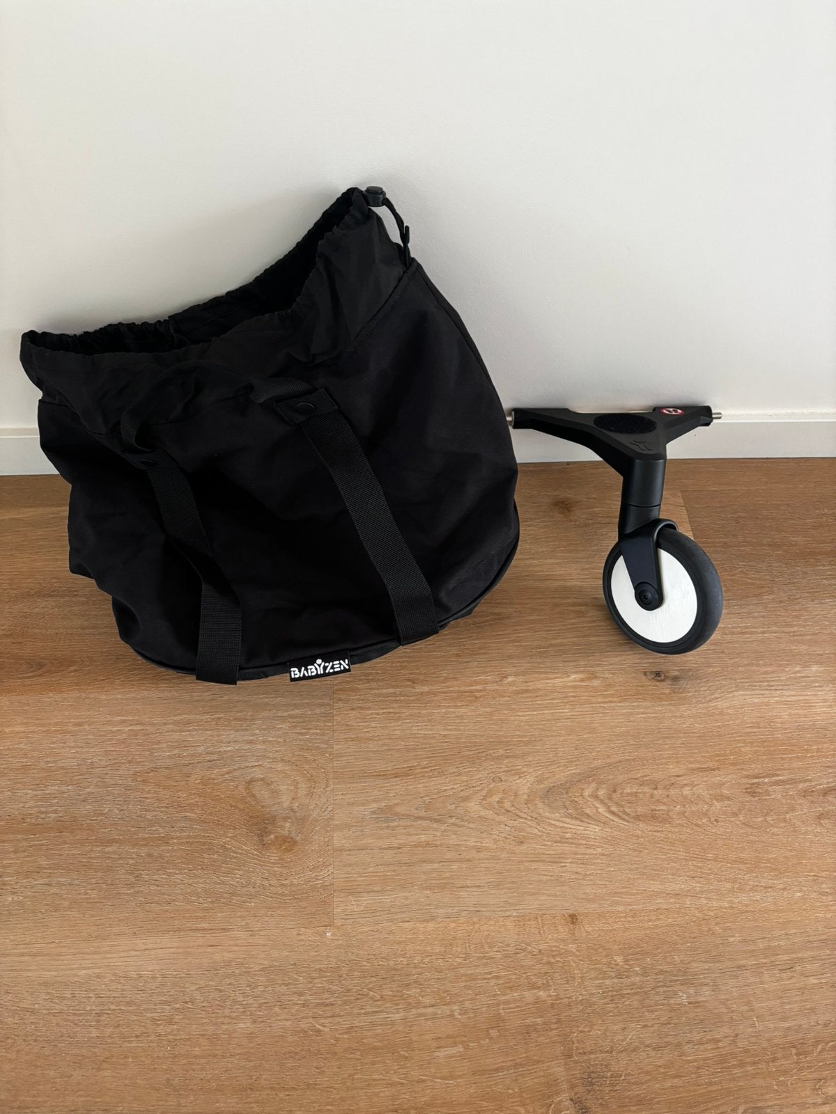 Yoyo wieltje + tas, Ophalen, Zo goed als nieuw