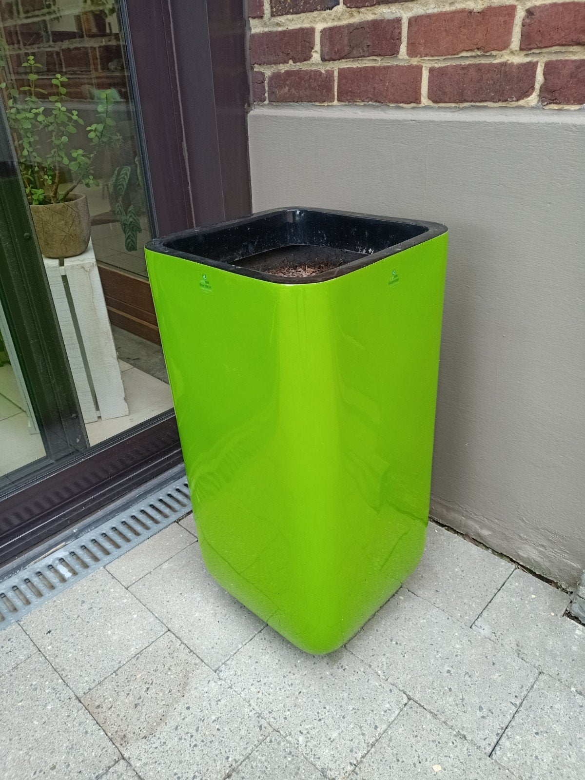 Bloempot in kunststof voor zowel binnen als buiten gebruik., Tuin en Terras, Ophalen, Kunststof, Minder dan 60 cm, Zo goed als nieuw