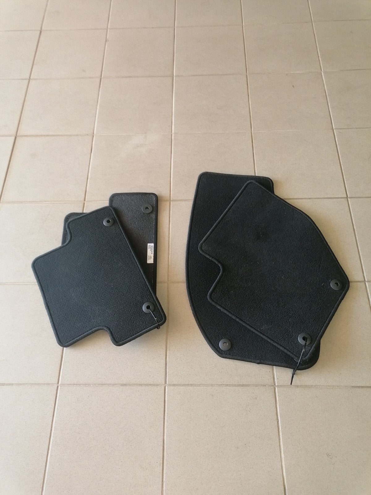 Tapis volvo v40, Enlèvement