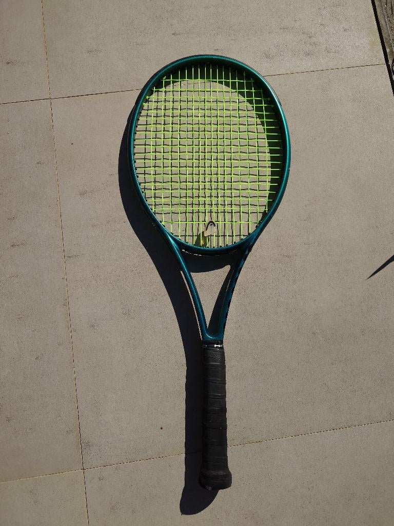 Wilson Blade 100 V9, Sport en Fitness, Ophalen of Verzenden, Zo goed als nieuw, Wilson, Racket