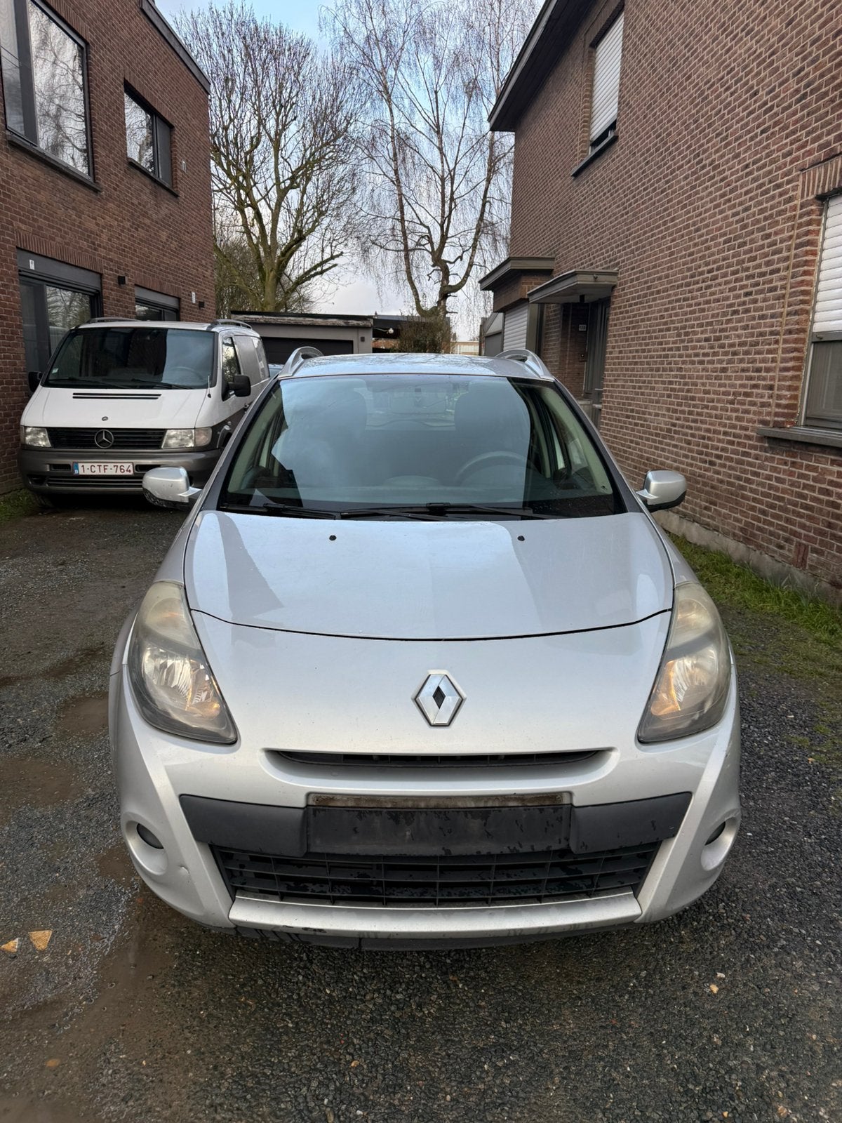 Renault clio / 1.5 DCI / Euro5 / Airco / export handelaar, Auto's, Renault, Euro 5, Stof, Zwart, 4 cilinders