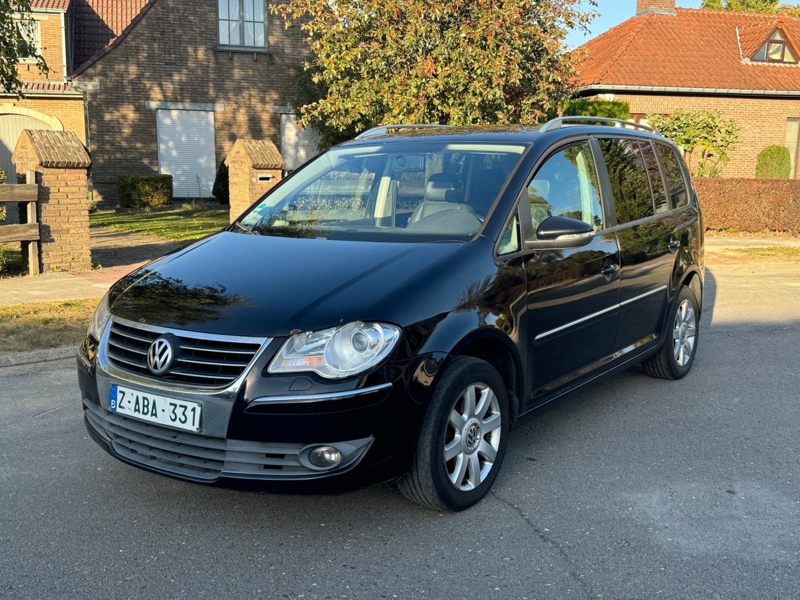 VW.Touran 2.0 TDi 140ch Automatique Airco Gps Cuire 10.2010., Cuir, Entreprise, Entretenue par le concessionnaire, Noir