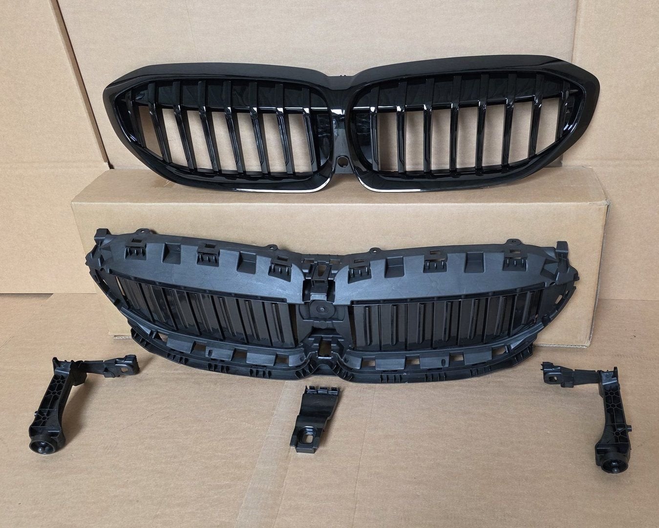 Grille BMW 3 Serie G20 G21 Nieren Grill M Sport + Houder NEW, -, Voor, Nieuw, Ophalen of Verzenden